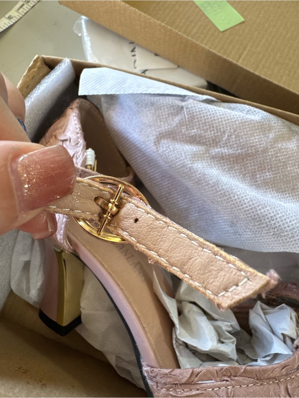 Pink Embossed Rhinestone Heels Size 39 NIB - Picture 8 of 13
